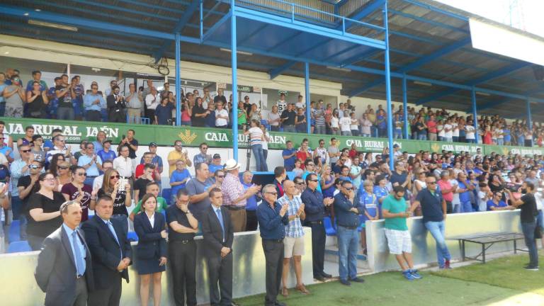 Linarejos despide a su eterno capitán, Fran Carles