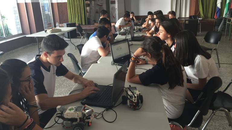 Talleres de robótica dirigidos a los alumnos del “Virgen de la Cabeza”