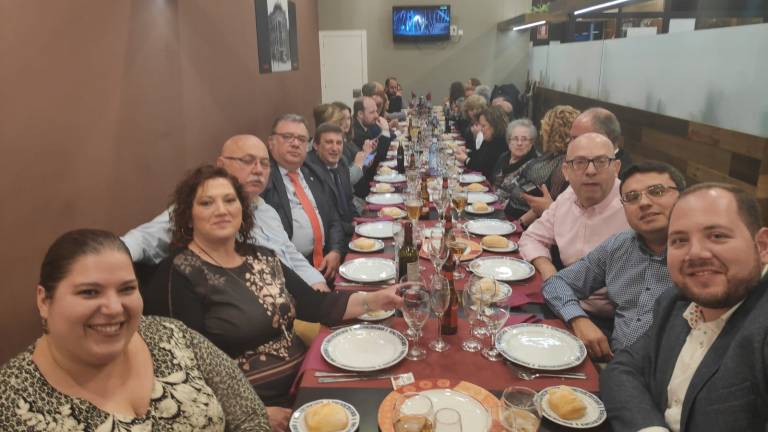 Reunión en torno al Cristo de la Clemencia