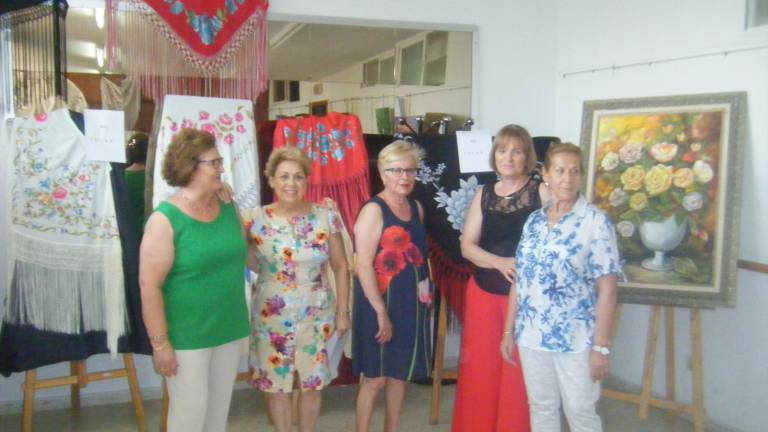 Exposición de labores en la asociación Europa