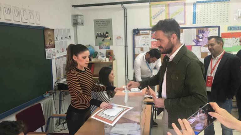 Felipe Sicilia vota en Bailén