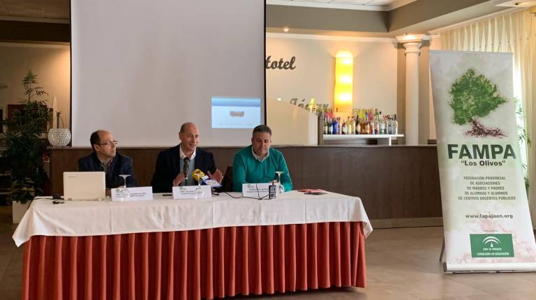 APERTURA. <i>Rafael Mesa, José Luis Hidalgo y Antonio Sutil, en el acto celebrado en el Hotel Ciudad de Jódar.</i>