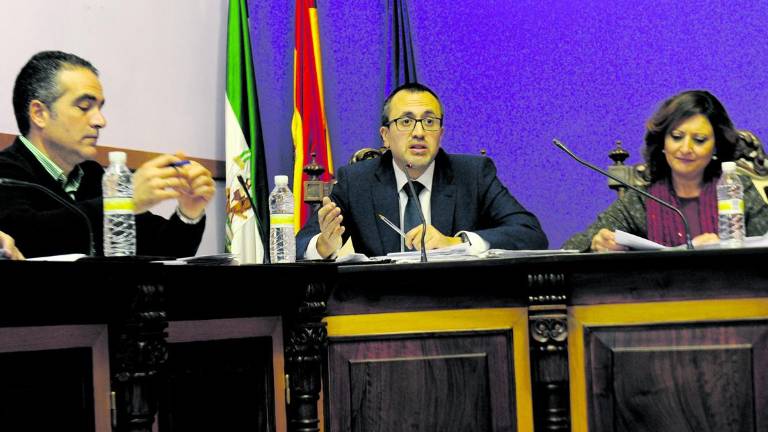 La subida de 2 céntimos en el bus crispa el debate de la Corporación