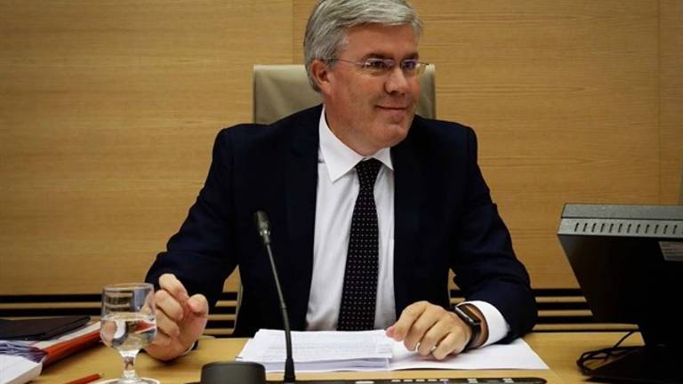 El PSOE pide a Montoro que fulmine a Fernández de Moya