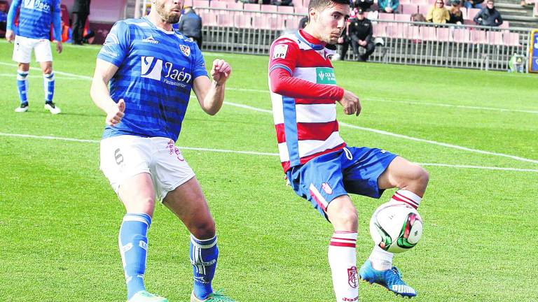 El Linares suma un punto de oro en Los Cármenes