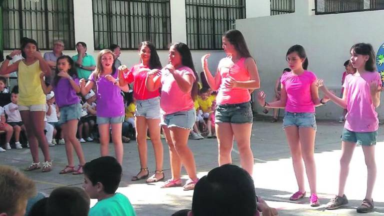 Adiós musical en el colegio “Jesús y María”