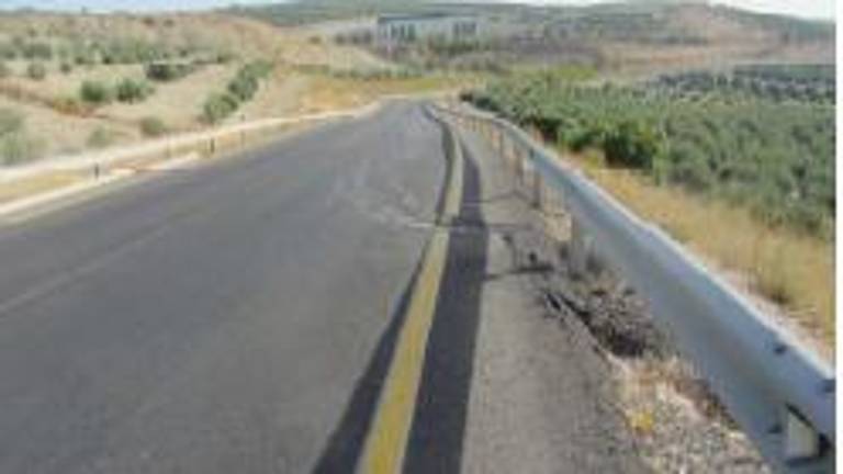 Arreglo de hundimientos en la A-315 en Torreperogil