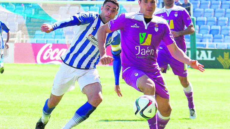 Hugo Díaz rescata al Real Jaén con un gol que le da un punto