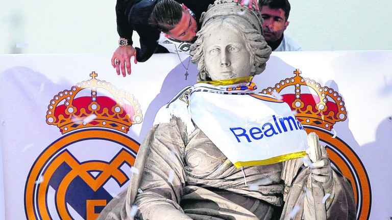 Baño de multitudes del Real Madrid