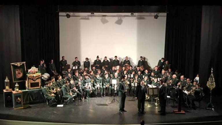 Homenaje de La Borriquilla a sus costaleros