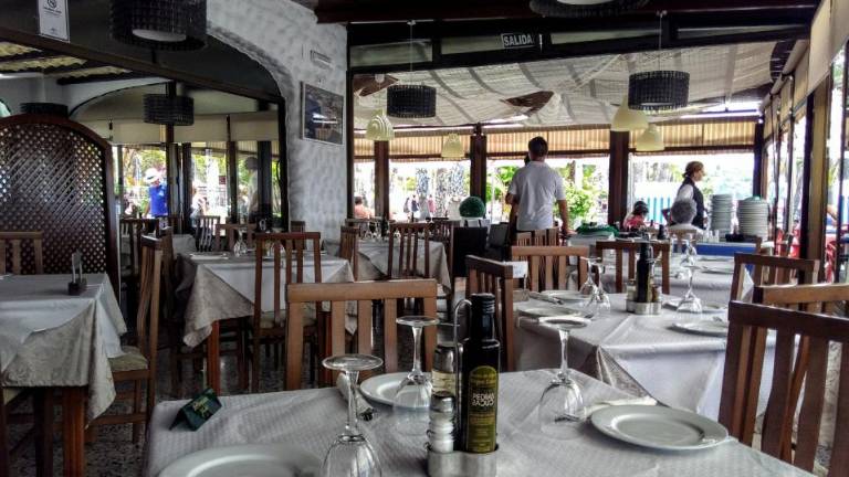 Comida de la tierra en la playa