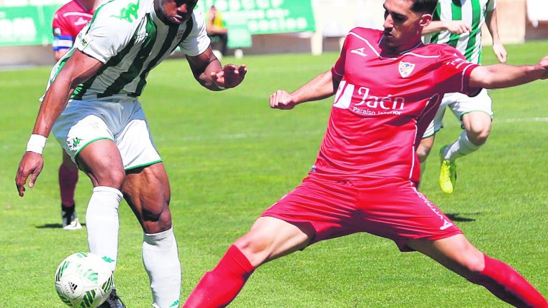 El Linares Deportivo sigue su caída con otra derrota