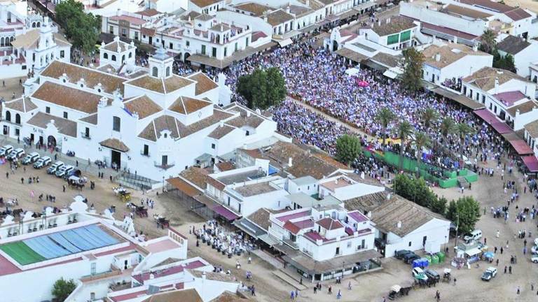 Unas cincuenta mil personas viven la Navidad en El Rocío