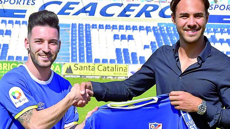 El Linares Deportivo continúa reforzando sus filas y presenta a los defensas Jonathan Rosales y Miguelito