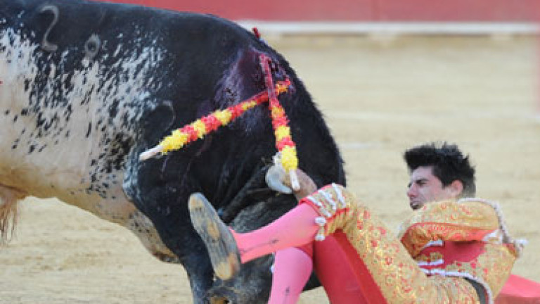 Un toro mata a Víctor Barrio
