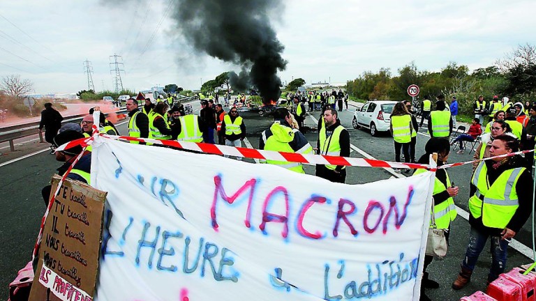 Manifestantes bloquean 3 depósitos de combustible en ciudades francesas