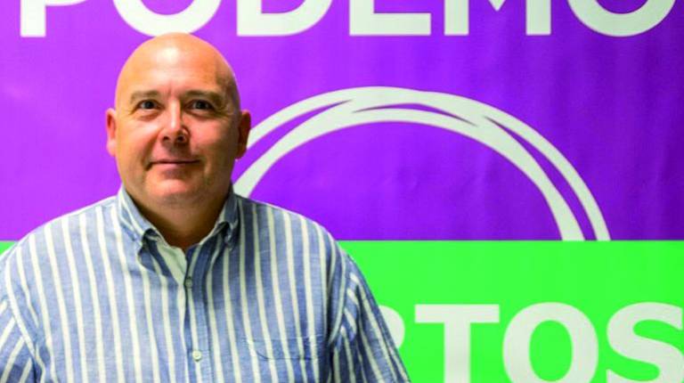 PORTAVOZ. <i> Alfonso Cerón Zafra, en la sede de Podemos. </i>