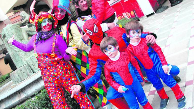 Las compras de Carnaval se dejan a última hora por la “cuesta de enero”