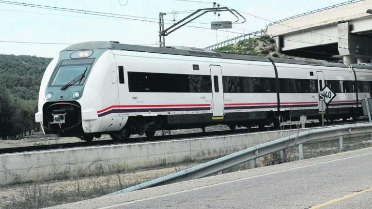 La Mesa del Tren de Almería solicita el arreglo de la vía para llegar a Jaén