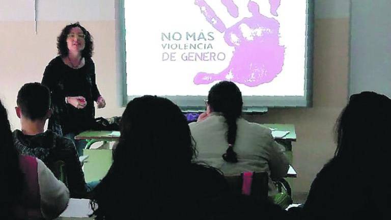 Estudiantes aprenden a identificar las caras de la violencia de género