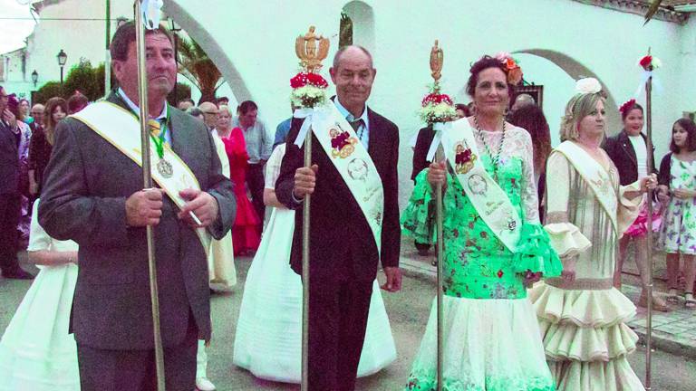 “El Labrador” se alza ante las miradas de sus fieles