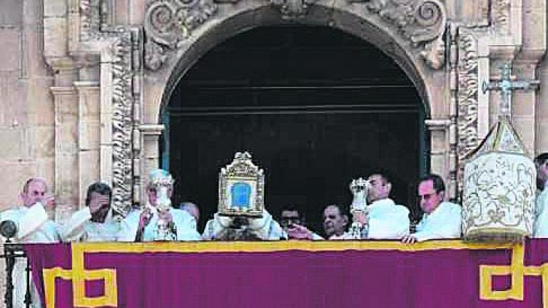 Solemnidad en la procesión de la Virgen de la Antigua