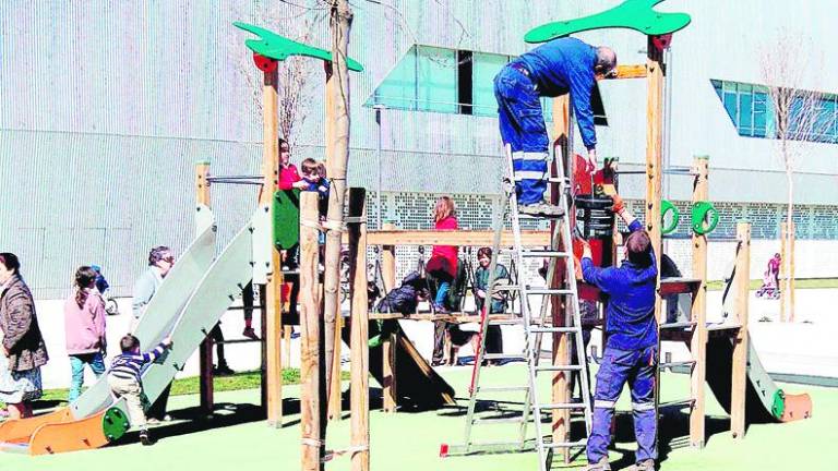 Soldadura de columpios con niños “al lado”