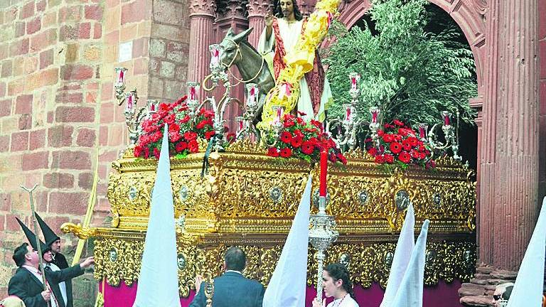 La Mulica no falla y sale a la calle entre aplausos y palmas
