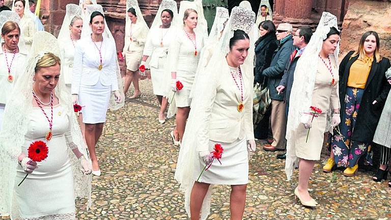 La Mulica no falla y sale a la calle entre aplausos y palmas