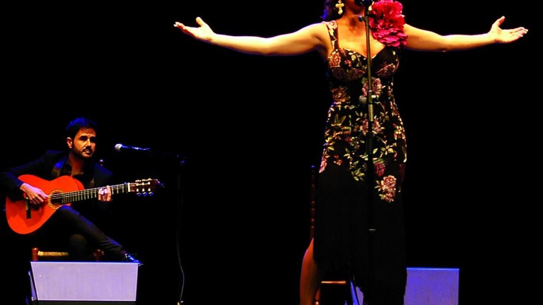 La cantaora Joana Jiménez llena el escenario con coplas y flamenco