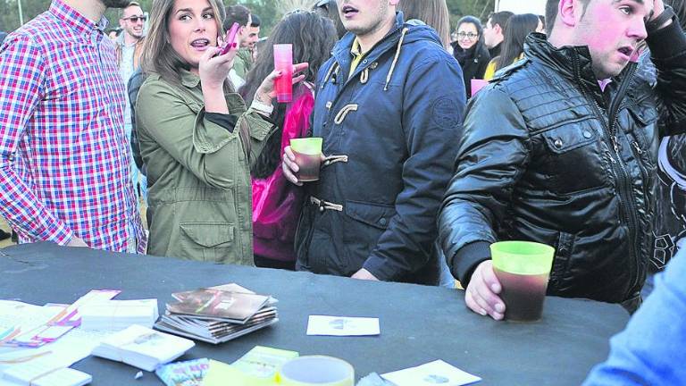 Unos 6.000 jóvenes asisten a la cita en el recinto ferial