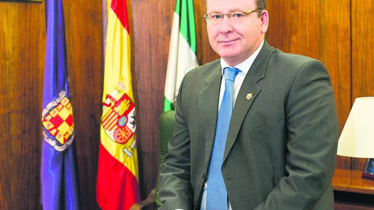 “Para mí es un honor entregarle este título”