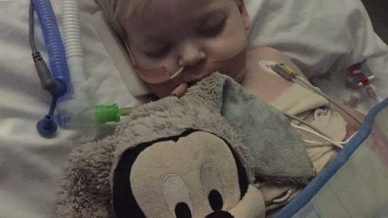 Se cura del cáncer el niño que despertó del coma cuando iba a ser desconectado de su soporte vital
