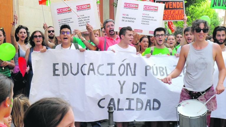 Interinos protestan contra los “recortes” en educación