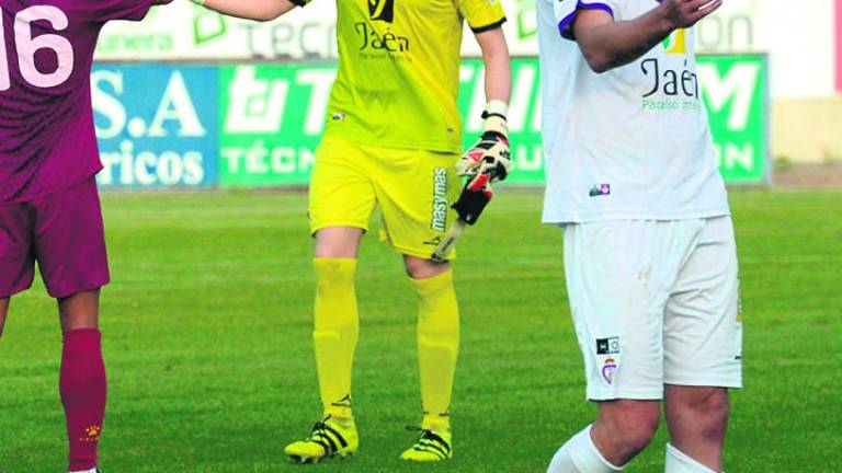 Adri Jiménez se despide de la portería del Real Jaén
