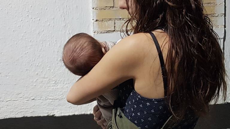 Una madre con un bebé de 4 meses, a punto de ser desahuciada