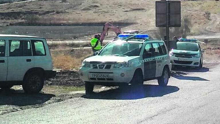 Expectación por la búsqueda de un bomba y dos cadáveres