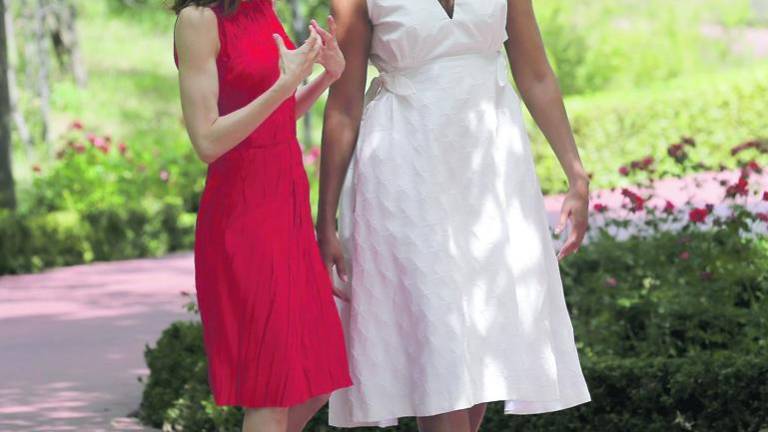 Michelle Obama y la Reina apoyan a las jóvenes