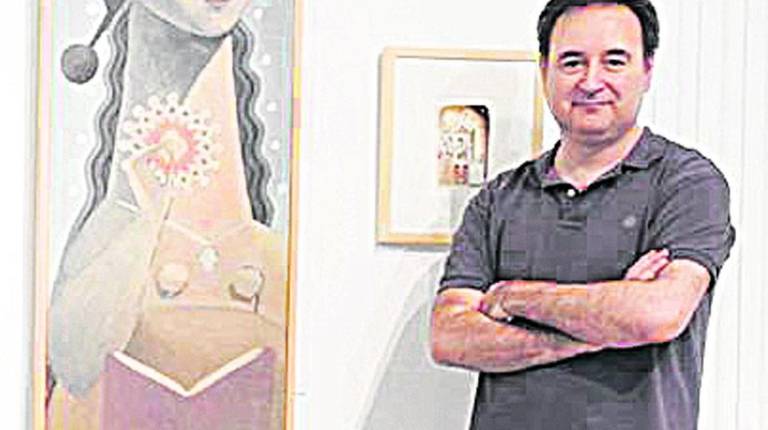 <span style=text-transform:uppercase>Retratos</span><i>. Juan Miguel Bueno con algunas de sus obras.</i>