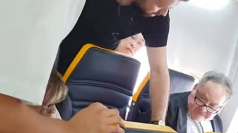 Críticas a Ryanair por su reacción ante un caso racista