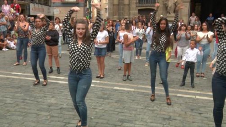 Flash Mob flamenco en la plaza consistorial de Pamplona