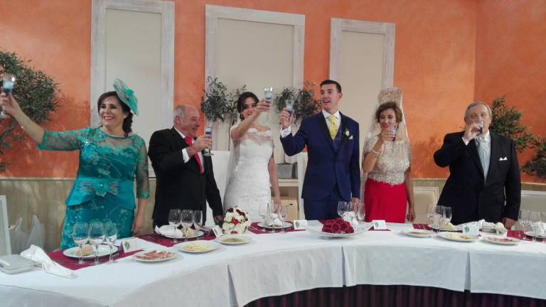 ¡Vivan los novios villanovenses!