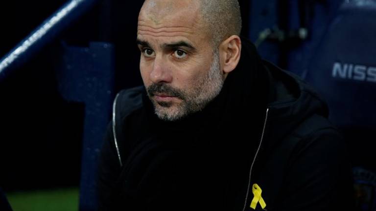 Guardiola, sancionado por la Federación Inglesa por lucir el lazo amarillo en apoyo a los presos