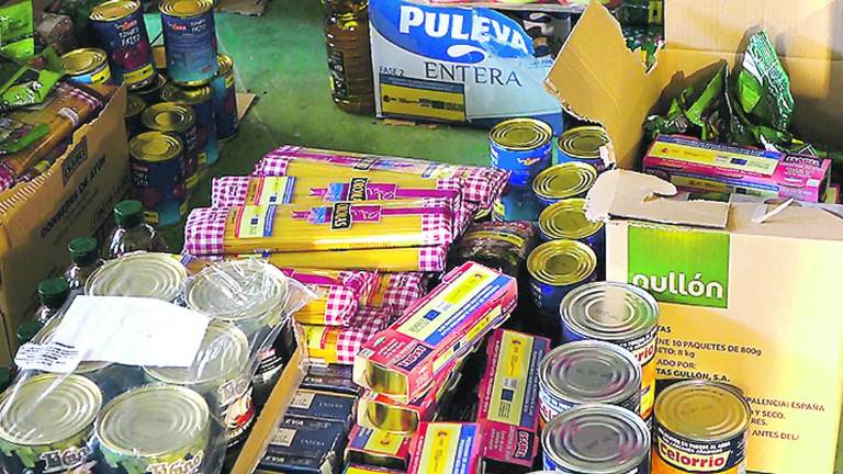 Entrega de alimentos de Cruz Roja