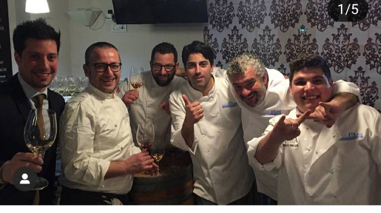 GASTRONOMÍA. <i>Encuentro de cocineros en la pasada edición “Cena de Amigos” en Pegalajar.</i>