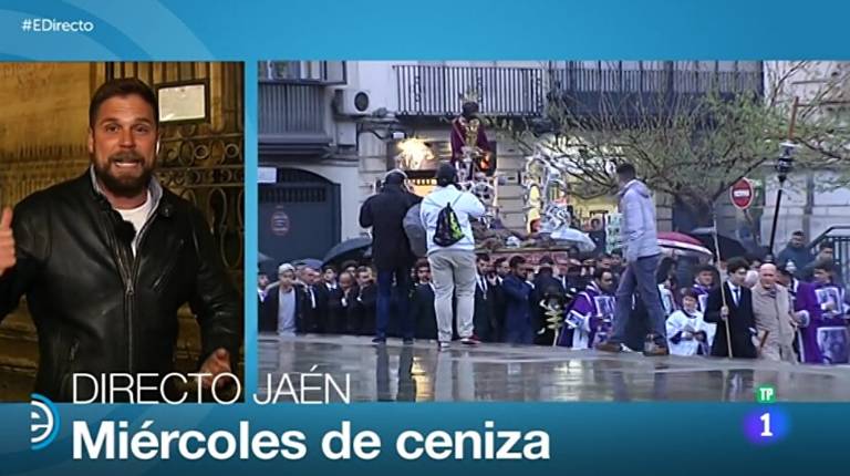 <span style=text-transform:uppercase>devoción. </span><i>El reportero Fernando Ballesteros comento en directo el traslado de Nuestro Jesús de la Piedad.</i>