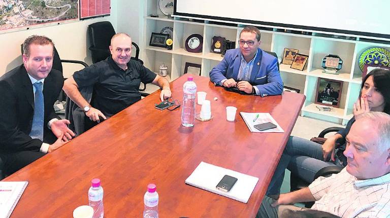 ILUSIÓN.<i> Reunión mantenida entre los miembros de los distintos estamentos implicados.</i>