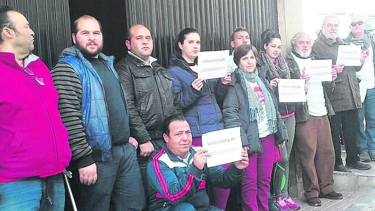 Una familia okupa de Huelma logra paralizar su desahucio