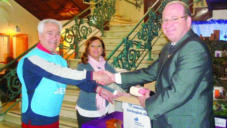 Entrega de más de 100 kilos de alimentos