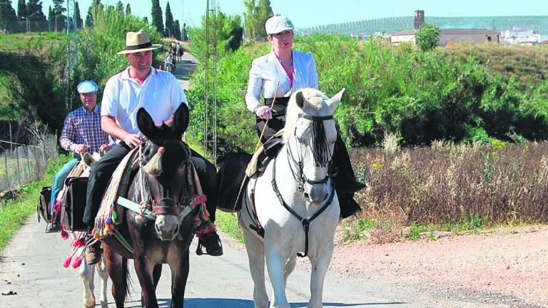 Camino al cerro con la “romería chica”